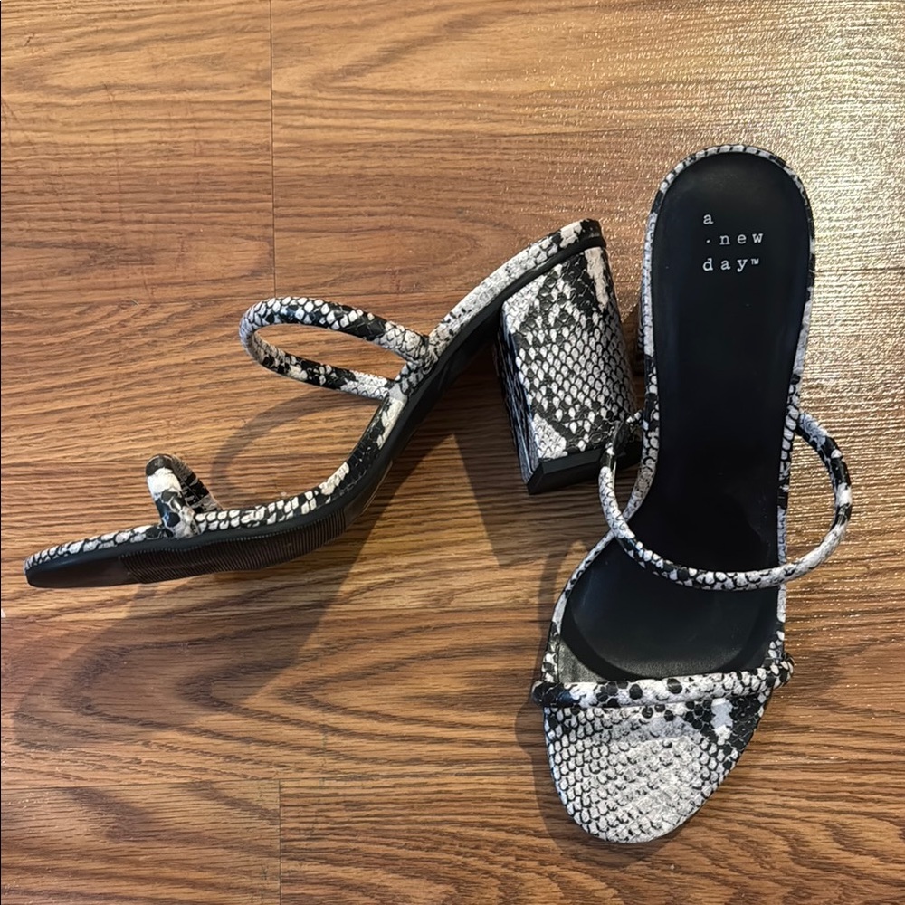 A New Day Women's Black and White Snake Print Block Heels, size 9.5